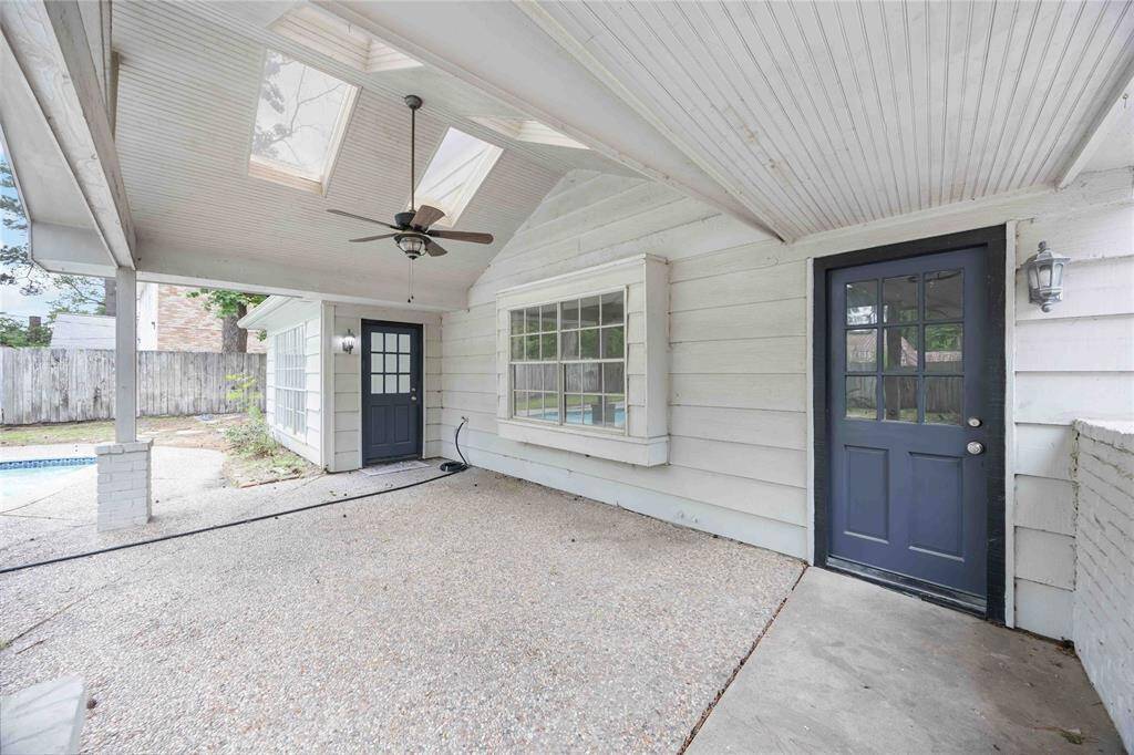 Great covered area to enjoy next to the pool!