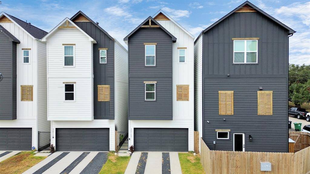 Are you ready to call 2015 Cochran home? Schedule your showing today!