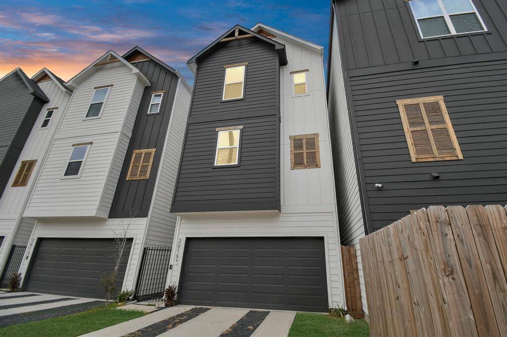 Welcome 2015 Cochran located only minutes from Houston Heights, Downtown Houston, and all the hot spots Houston has to offer. This stunning three-story home has a beautiful modern curb appeal, a side gate, and wood siding elevation with contrasting colors.