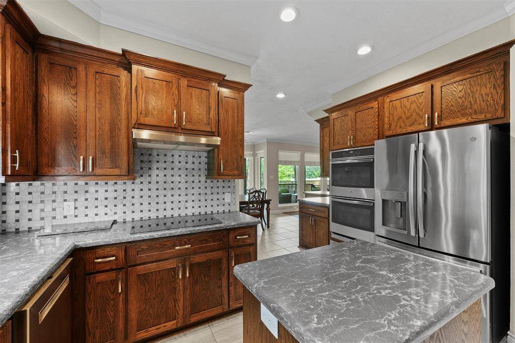 So much counter and cabinet space!