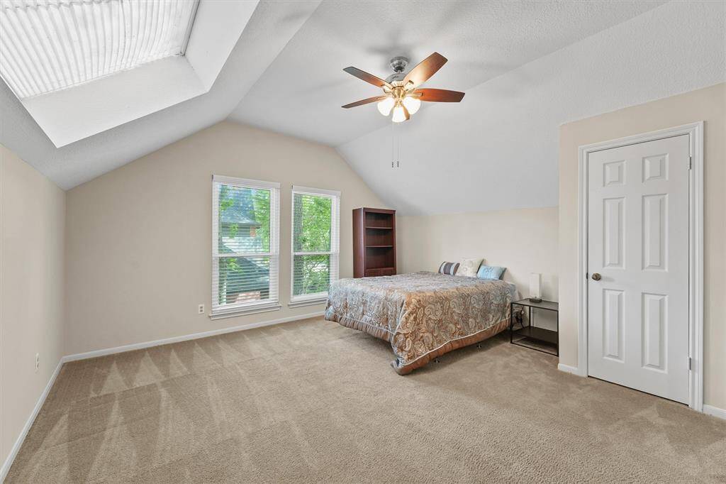 Second bedroom.