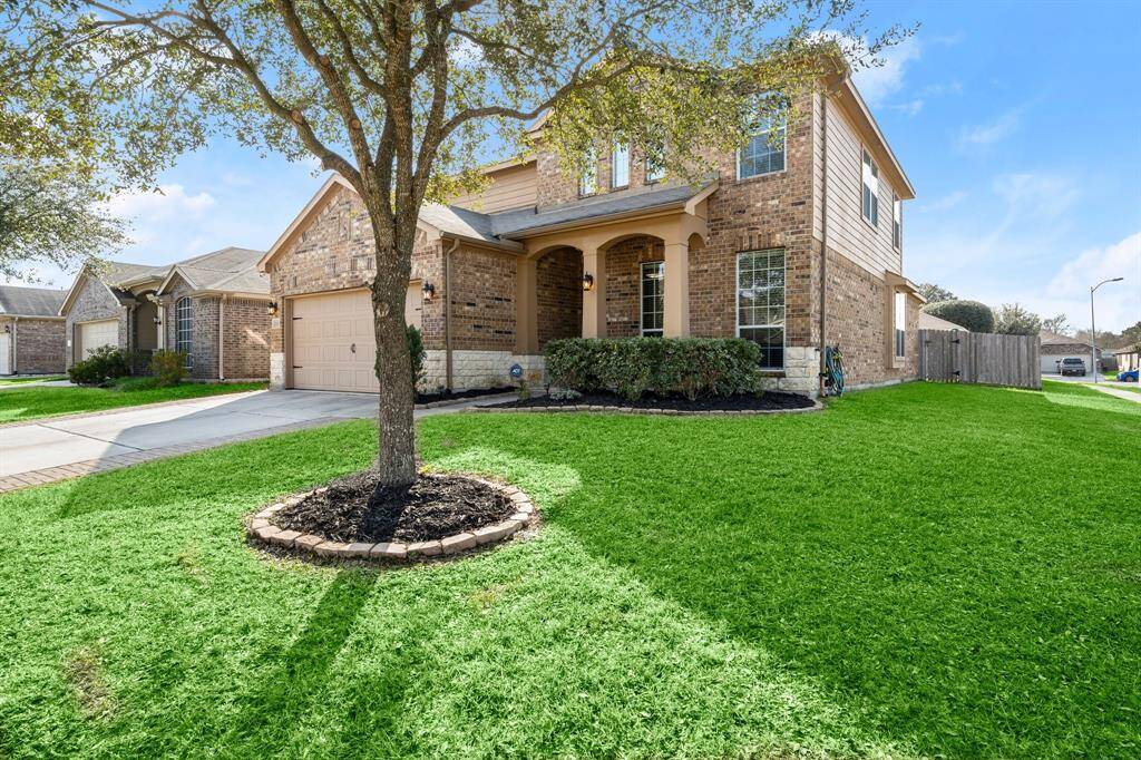 So much home, in gorgeous like-new condition, for a great price! COME ON HOME!!