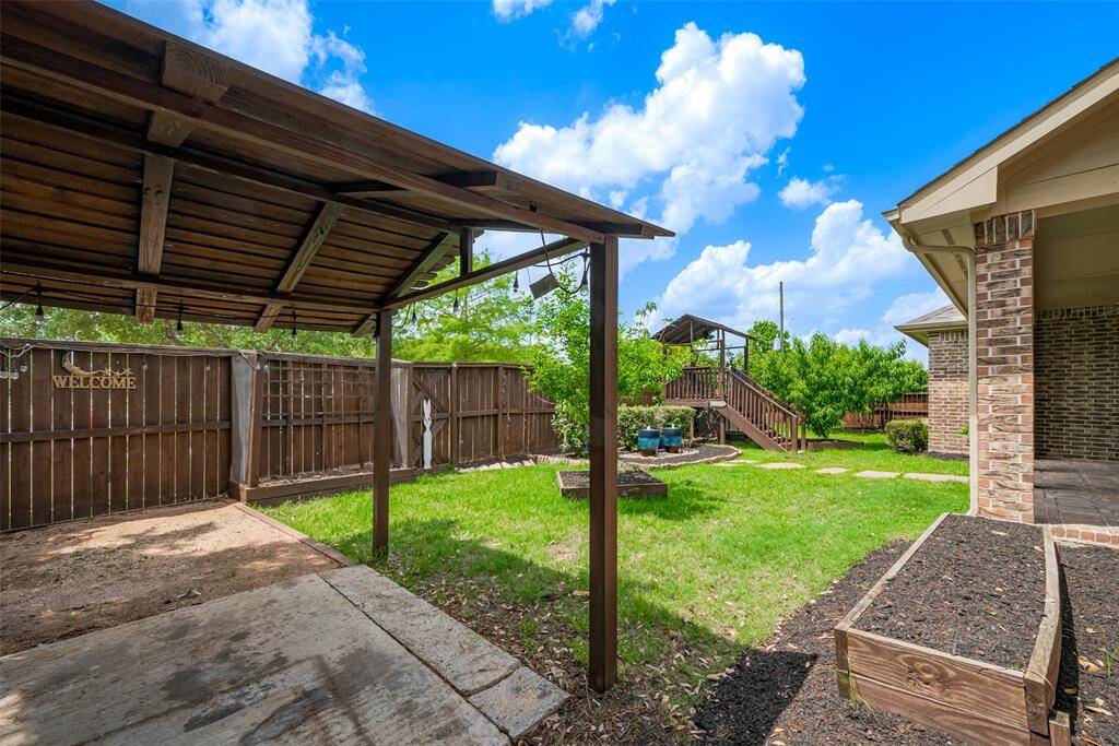 Covered outdoor space ideal for relaxation, BBQ, crafts, and enjoyment!