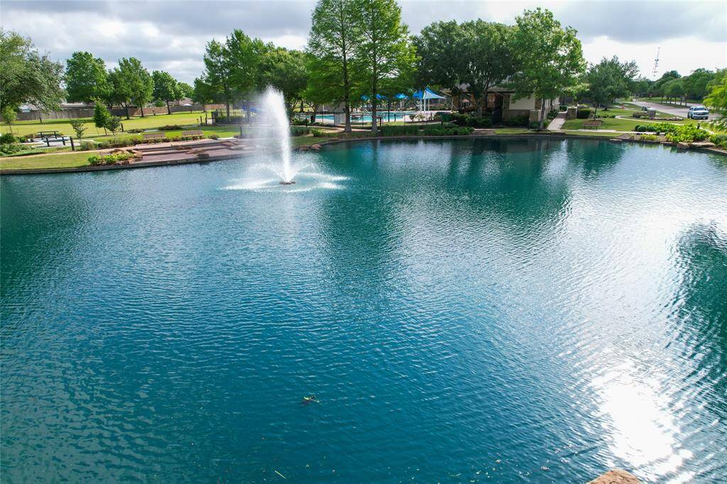 neighborhood lake, walking trails and more! steps from your backyard!