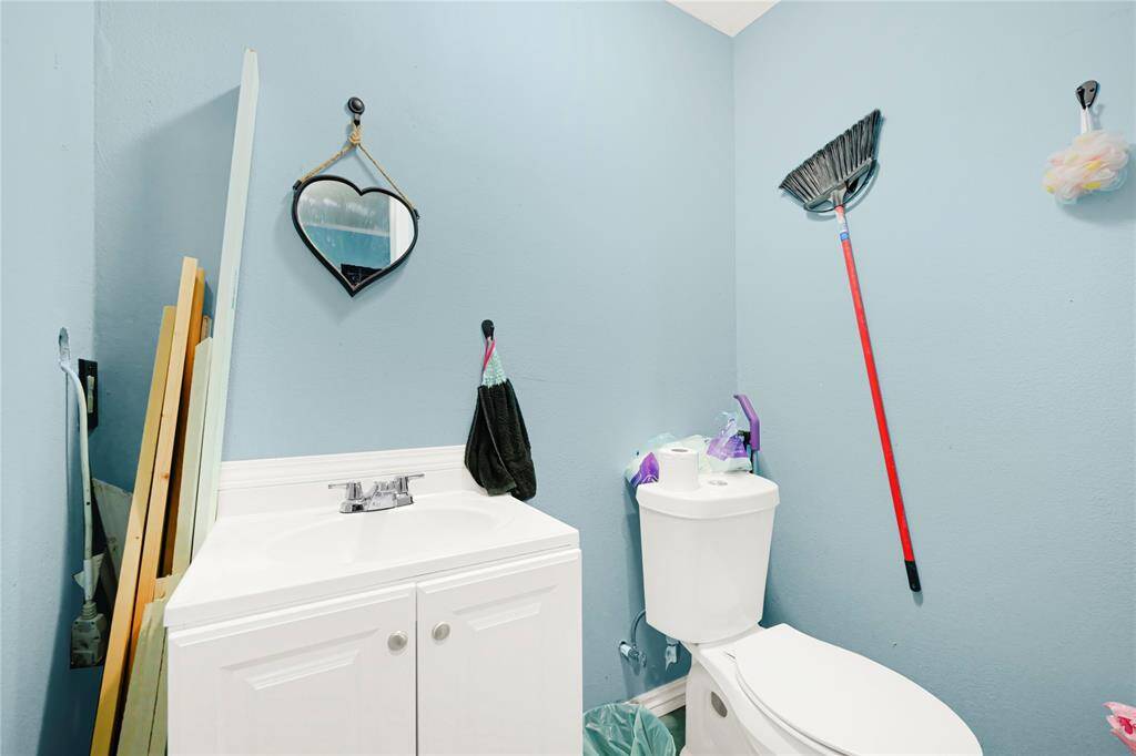 FLEX SPACE HALF BATH