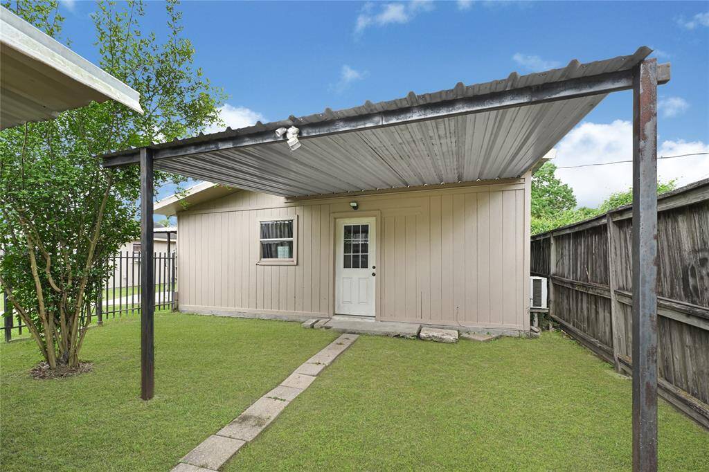 BACK APARTMENT/GUEST HOUSE