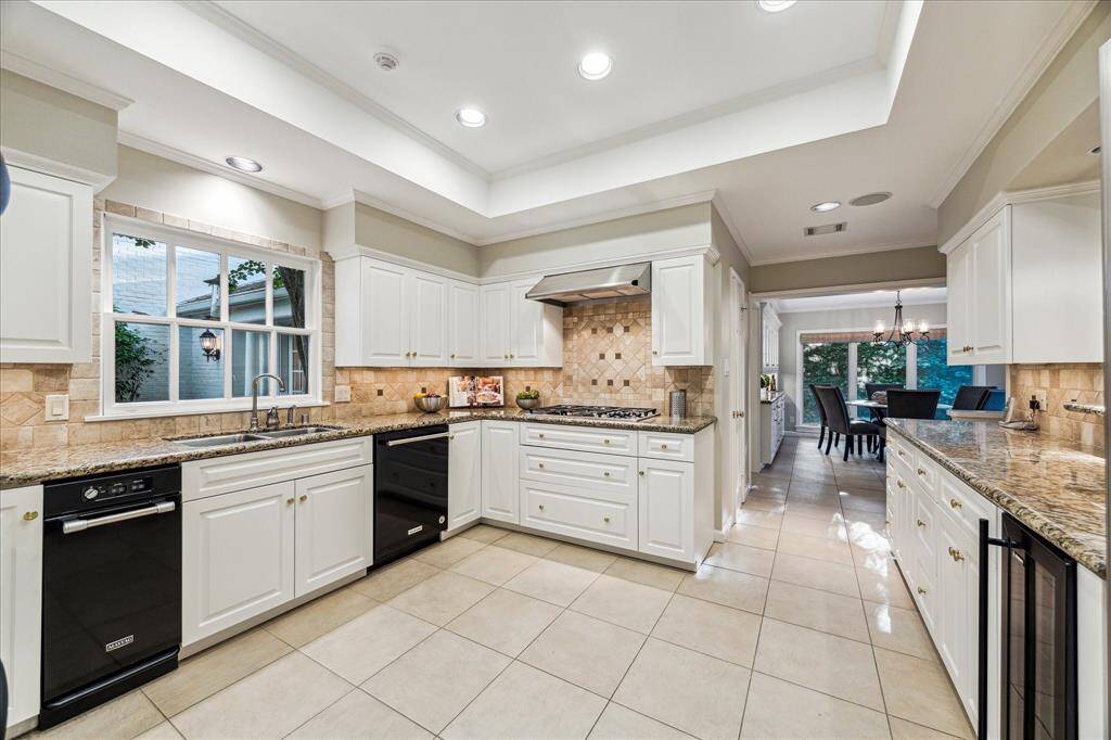 Kitchen with granite countertops, gas cooktop, double ovens, SubZero refrigerator, wine refrigerator