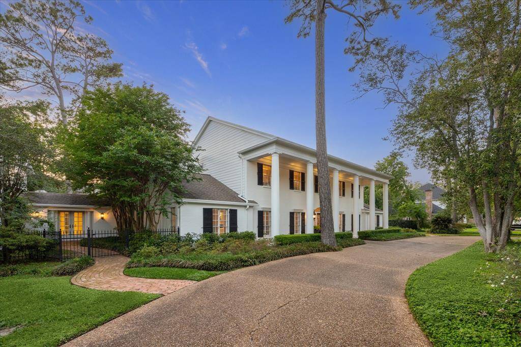 Circular driveway