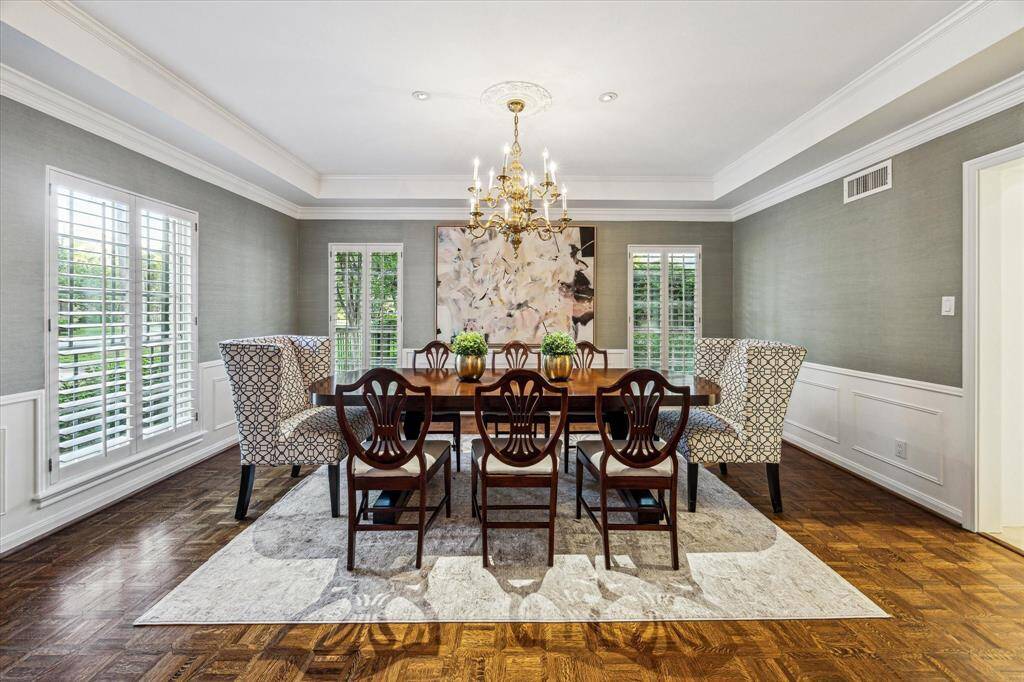 Corner dining room bathed in light