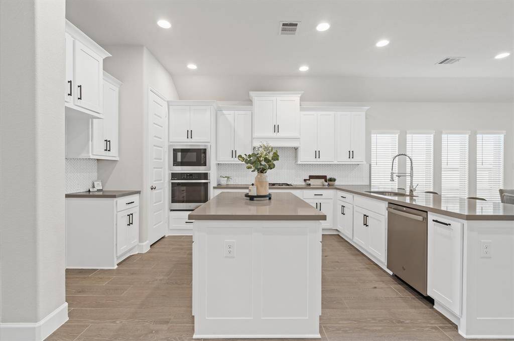 This spacious kitchen is ideal for entertaining and everyday living.