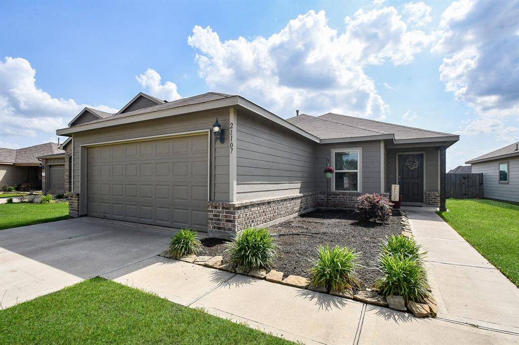 * NO BACKYARD NEIGHBORS! * LOWEST PRICED HOME IN ROSE MEADOW FARMS! * WATCH THE VIRTUAL OPEN HOUSE VIDEO TOUR! * Charming 1-Story Brick & Hardi Plank "Armstrong II" plan by Rausch Coleman Homes a Lennar Company.
