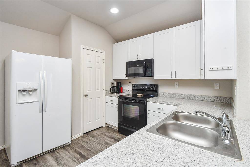 The Kitchen has a Breakfast Bar, Breakfast Room & a Large Pantry & is Open to the Living Area. The Refrigerator is Included!