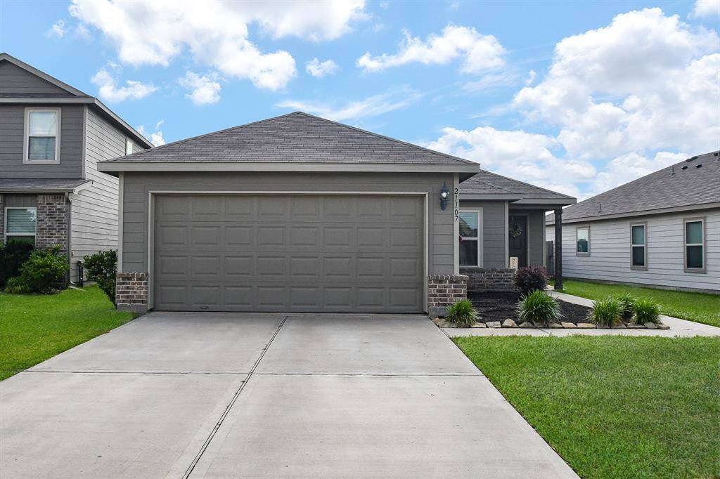 * NO BACKYARD NEIGHBORS! * LOWEST PRICED HOME IN ROSE MEADOW FARMS! * WATCH THE VIRTUAL OPEN HOUSE VIDEO TOUR! * Charming 1-Story Brick & Hardi Plank "Armstrong II" plan by Rausch Coleman Homes a Lennar Company.