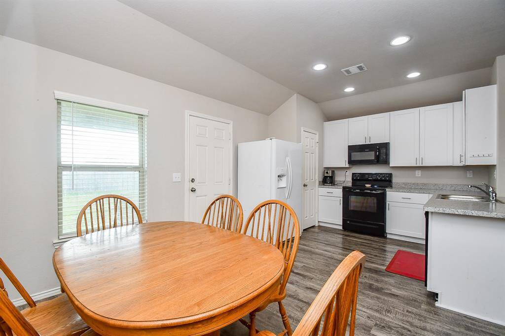 Breakfast Room/Dining Area & Kitchen