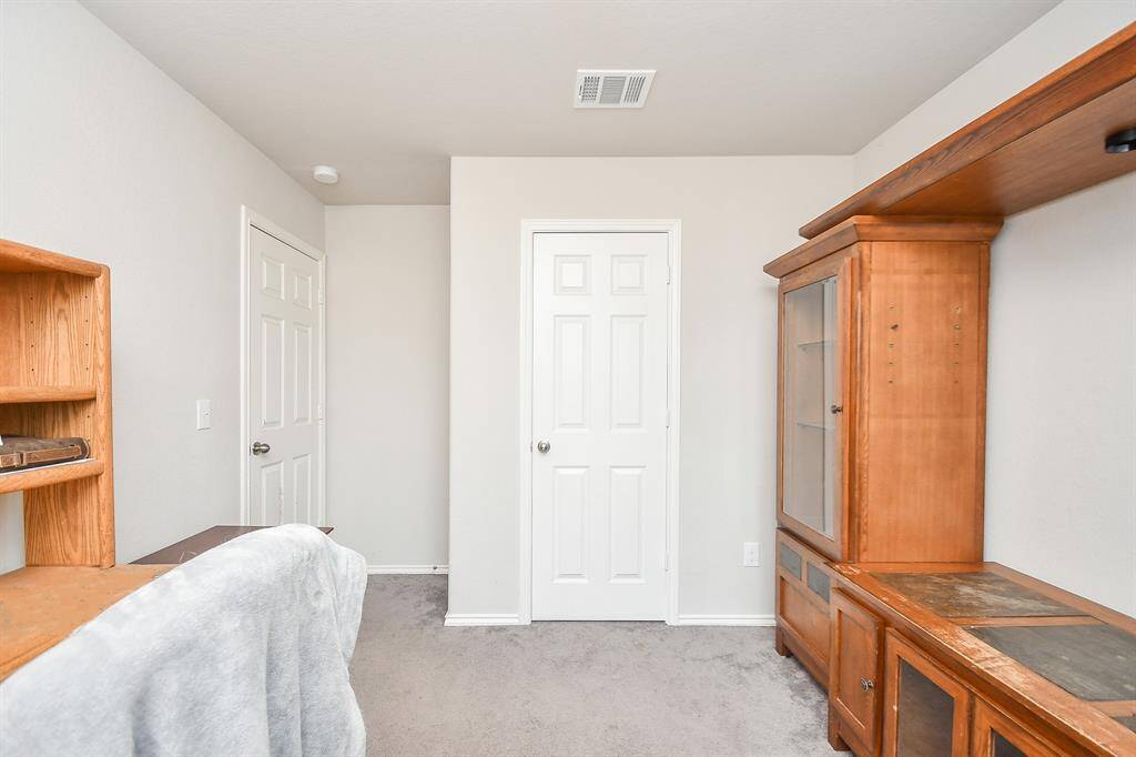 Approx. 13x10 Bedroom.
