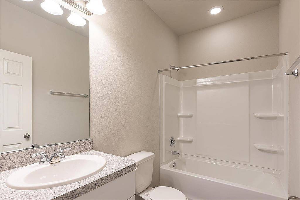 Full Hall Bath