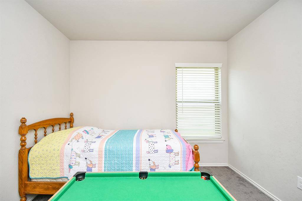 Approx. 10x10 Bedroom.