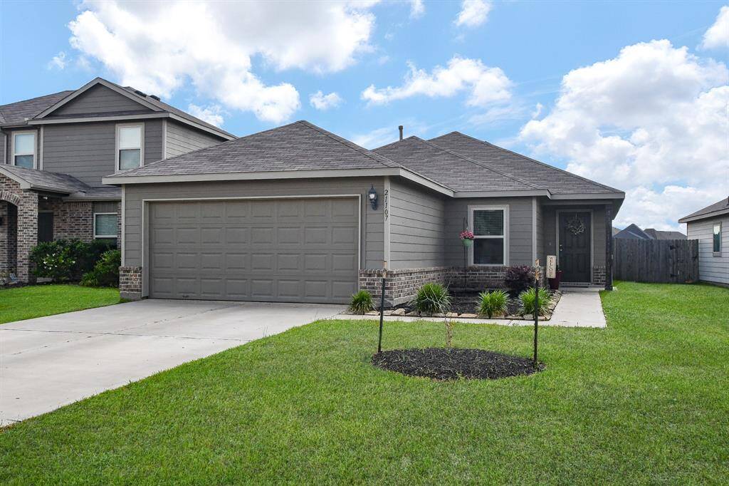 * NO BACKYARD NEIGHBORS! * LOWEST PRICED HOME IN ROSE MEADOW FARMS! * WATCH THE VIRTUAL OPEN HOUSE VIDEO TOUR! * Charming 1-Story Brick & Hardi Plank "Armstrong II" plan by Rausch Coleman Homes a Lennar Company.