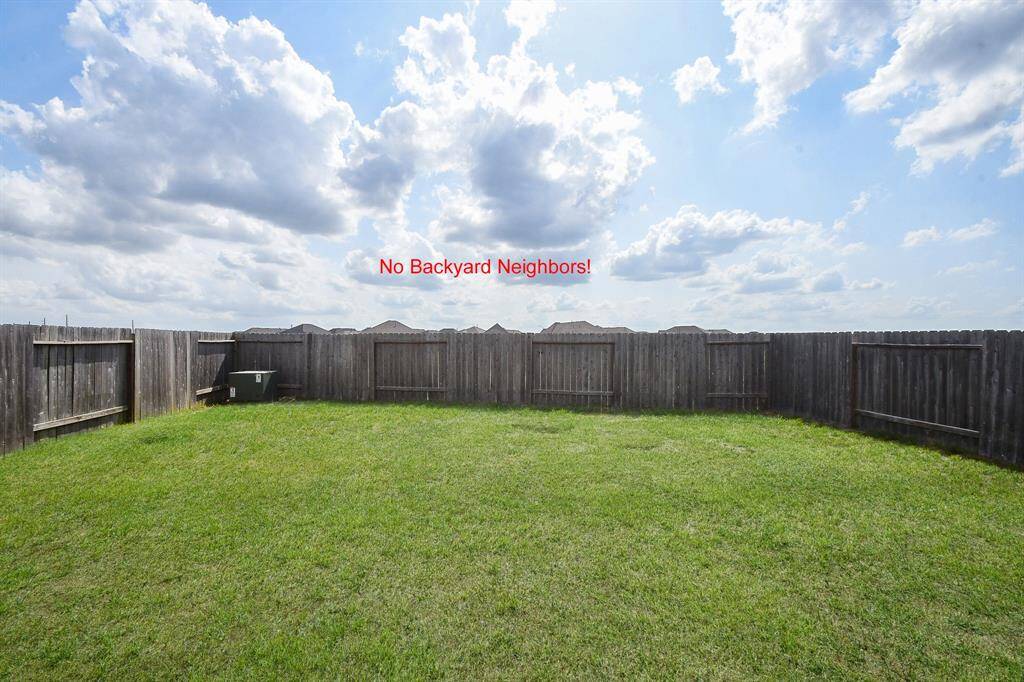 Large Backyard with NO BACKYARD NEIGHBORS!