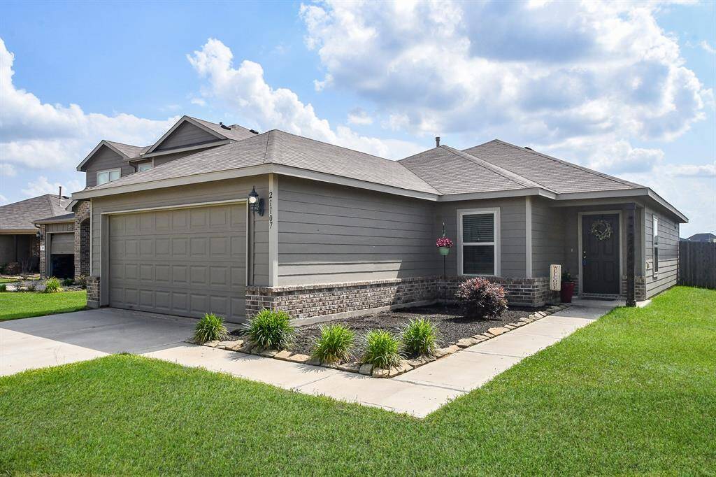 * NO BACKYARD NEIGHBORS! * LOWEST PRICED HOME IN ROSE MEADOW FARMS! * WATCH THE VIRTUAL OPEN HOUSE VIDEO TOUR! * Charming 1-Story Brick & Hardi Plank "Armstrong II" plan by Rausch Coleman Homes a Lennar Company.