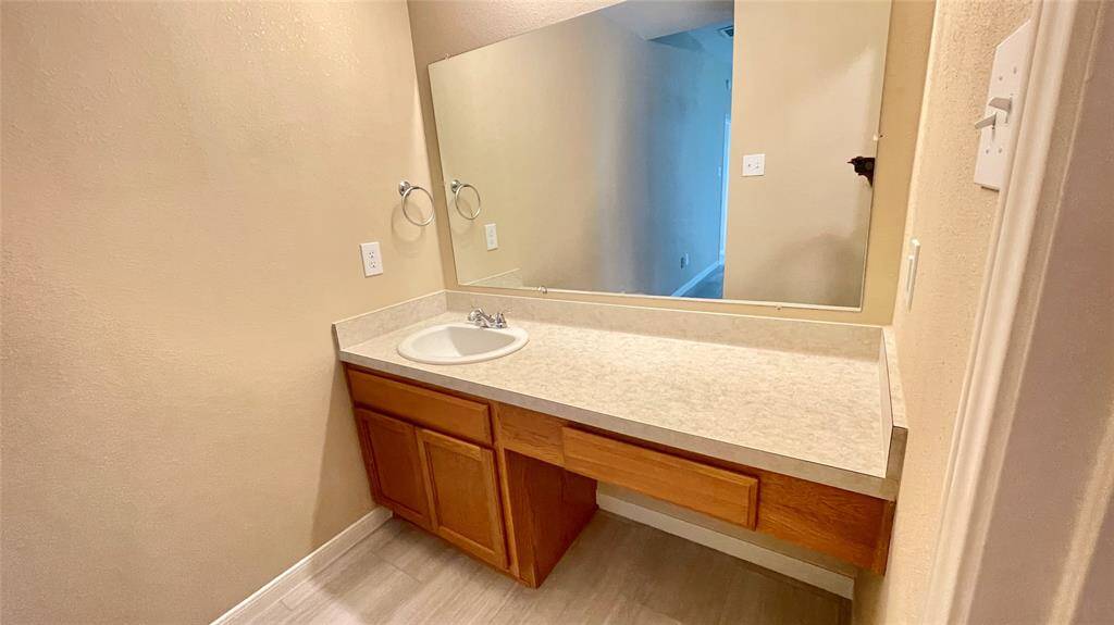 Bath vanity