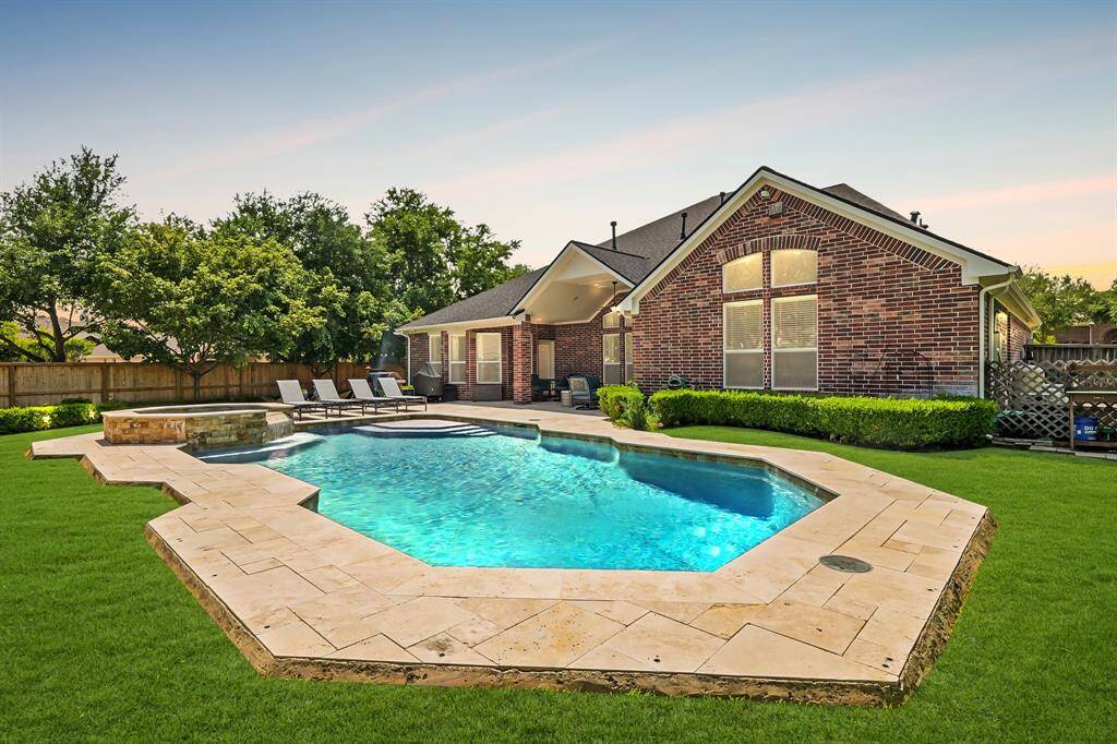 Take a dip in the sparkling pool, or hang out and enjoy the beautiful Texas sunset with your guests!