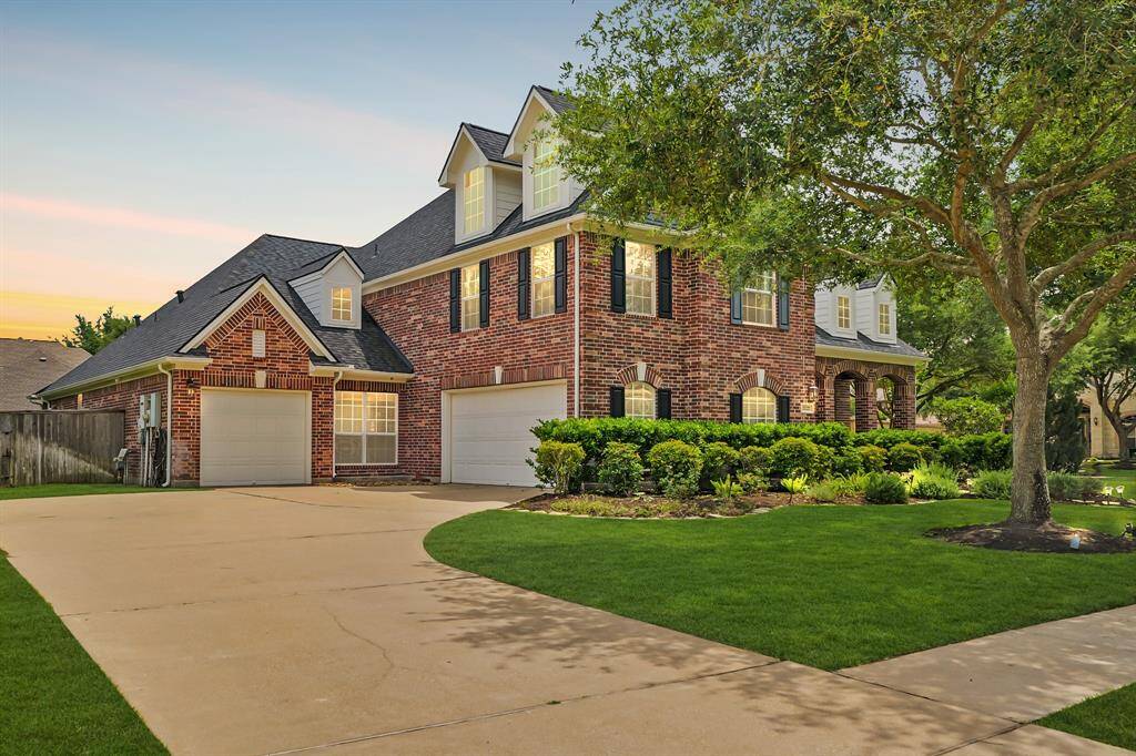 3-car garage with a long driveway.