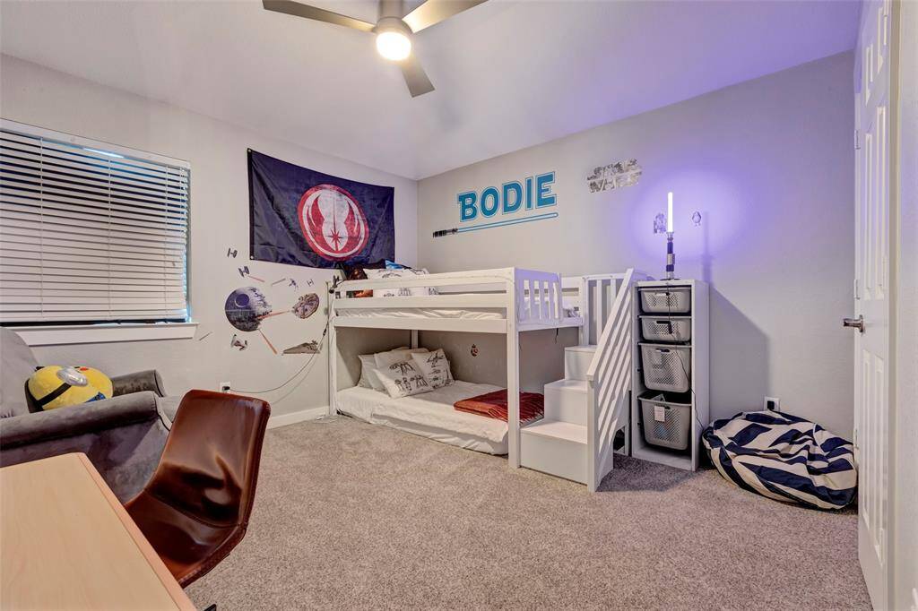 Photo of one of the secondary bedrooms, featuring a cozy carpeted floor.