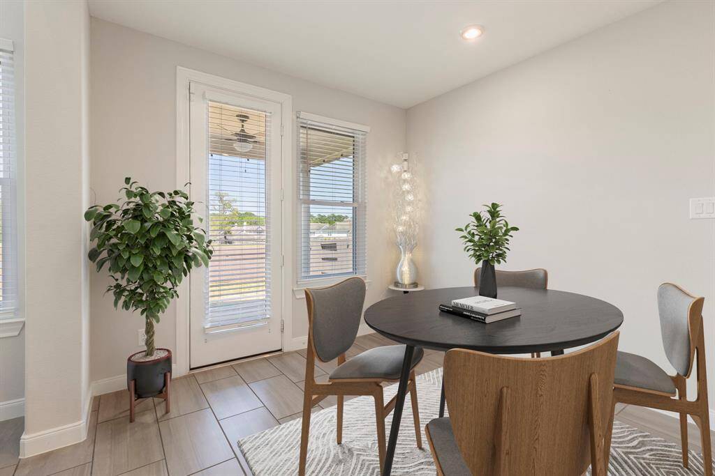 Breakfast room (Virtually Staged)