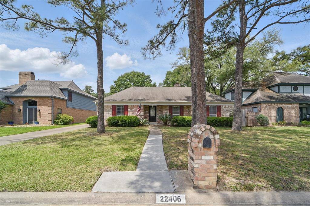 Welcome home to 22406 Prince George Street!