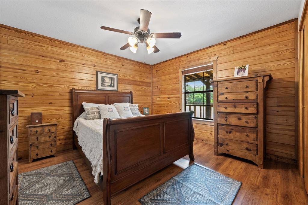 Secondary bedroom
