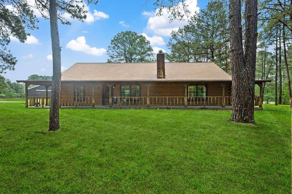 Side view from the right of log cabin.