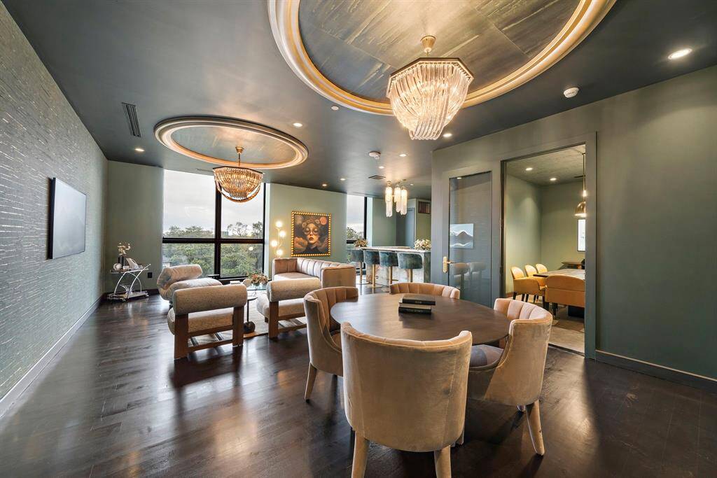 Clubhouse with full kitchen. Located on the 4th floor, this clubhouse is the ideal spot for hosting gatherings & celebrations.