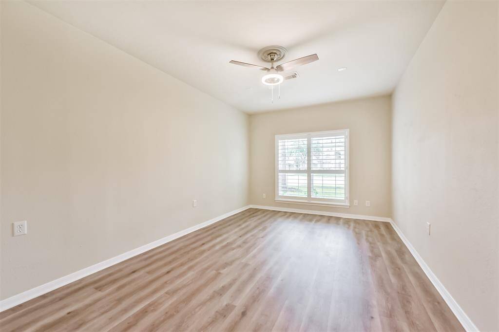 Large Extra room downstairs, extra large study, playroom, media room or perhaps a 5th bedroom..just add a closet!
