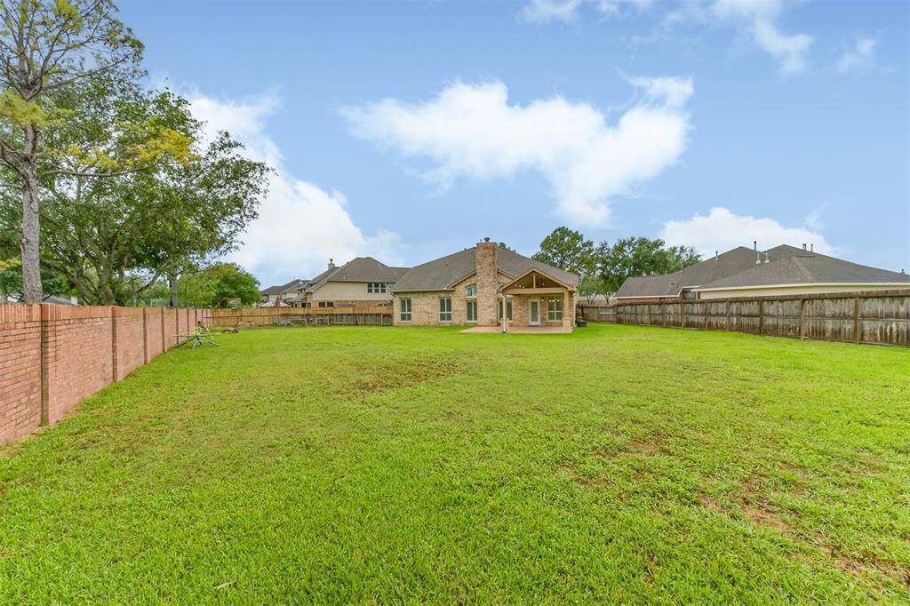 Let your furry friends roam in this yard!