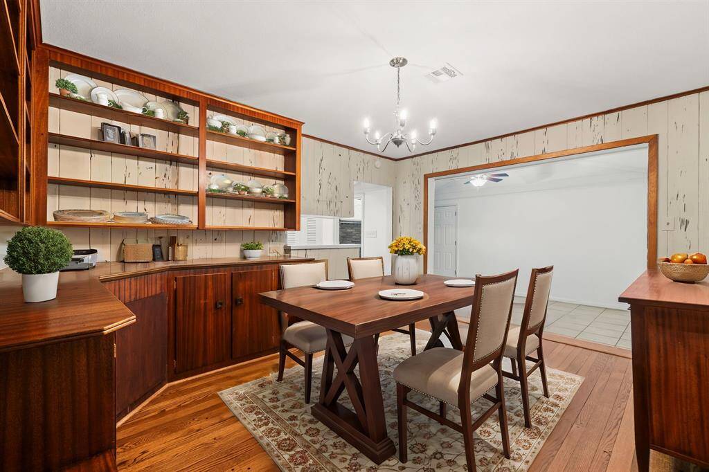 Virtual Staging of Dining Room.