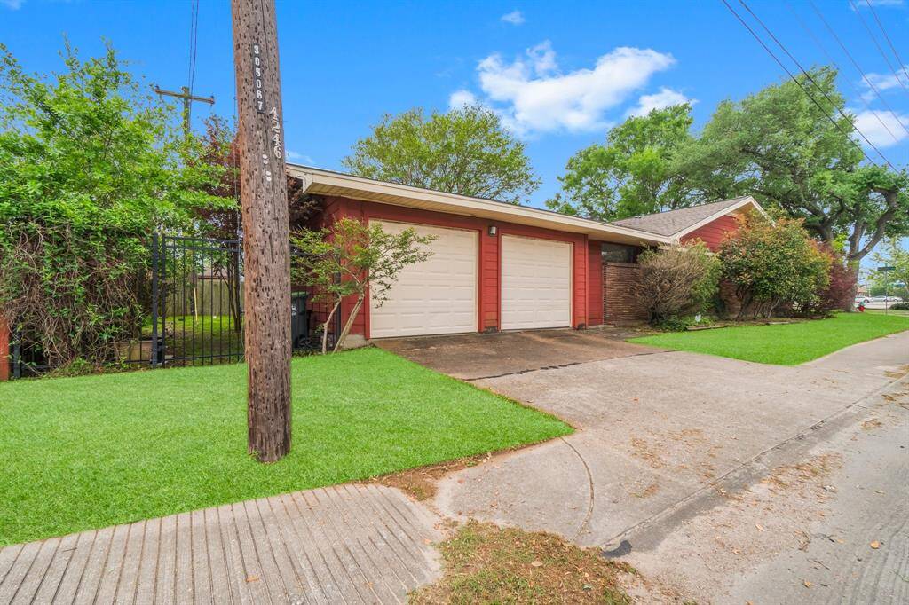 Side view of home with metal gate leading into backyard.