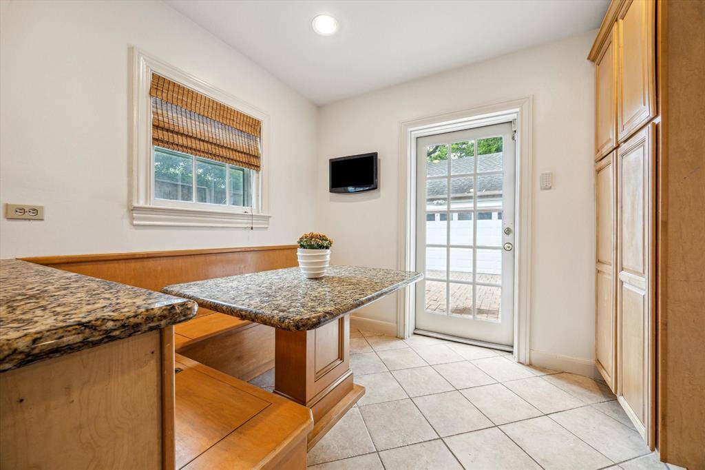 Another view of the breakfast room.