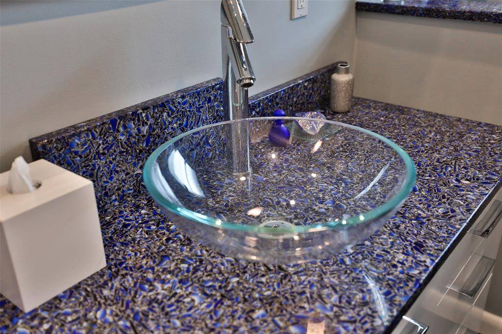 No detail was skipped in creating this cobalt blue hue bath!
