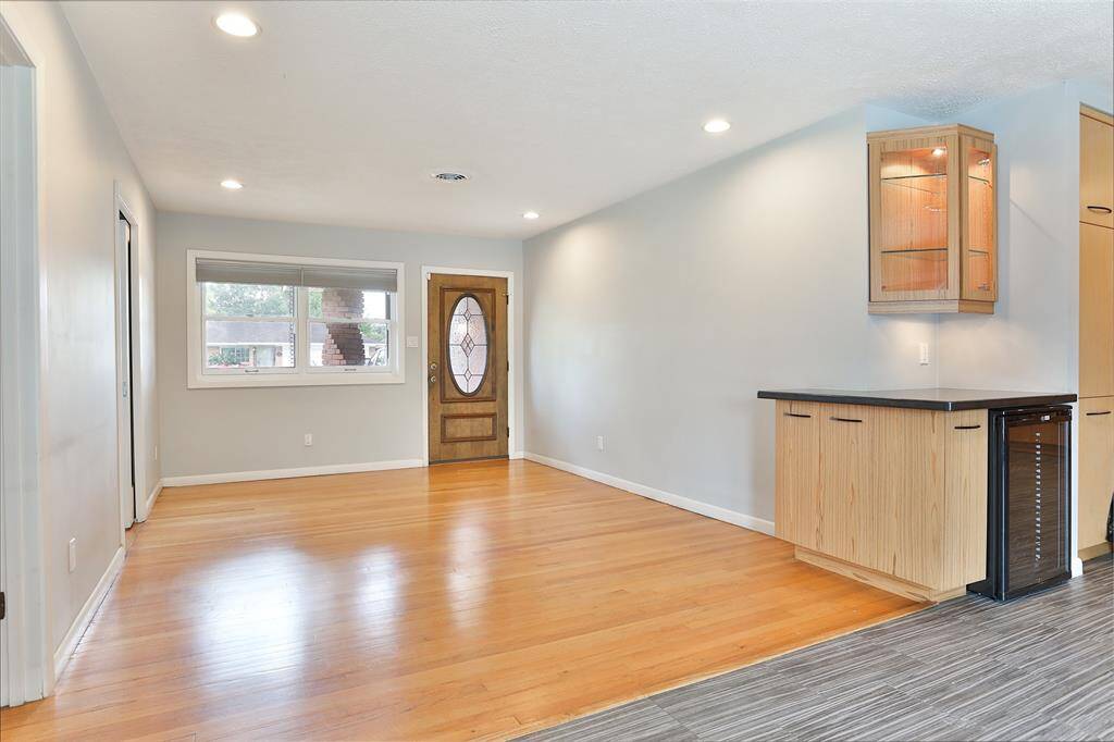 Note your wine/beverage frige. Easy access to it from the kitchen or living area.