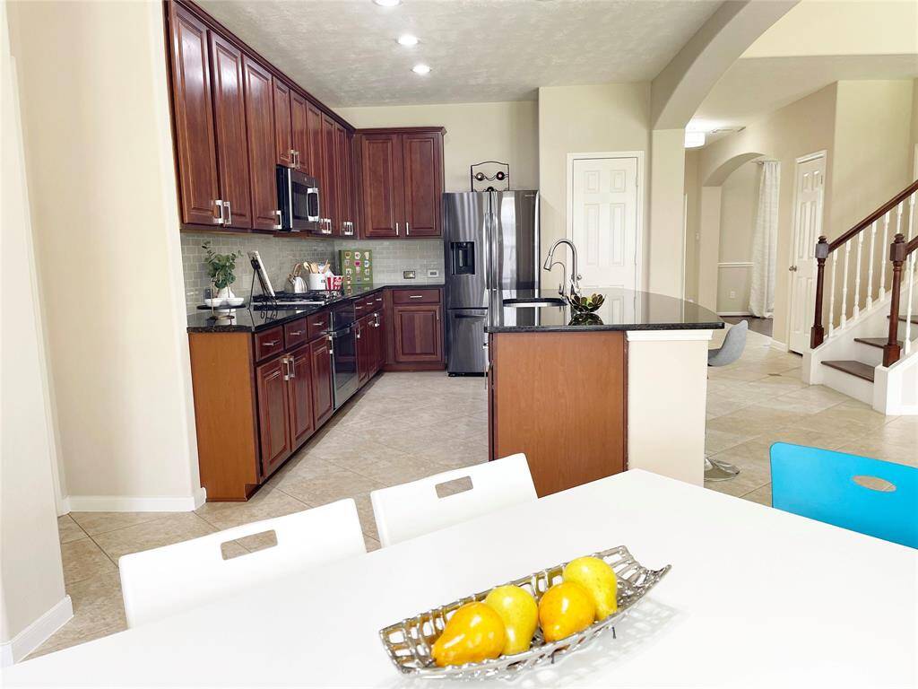 View from the breakfast to the kitchen.