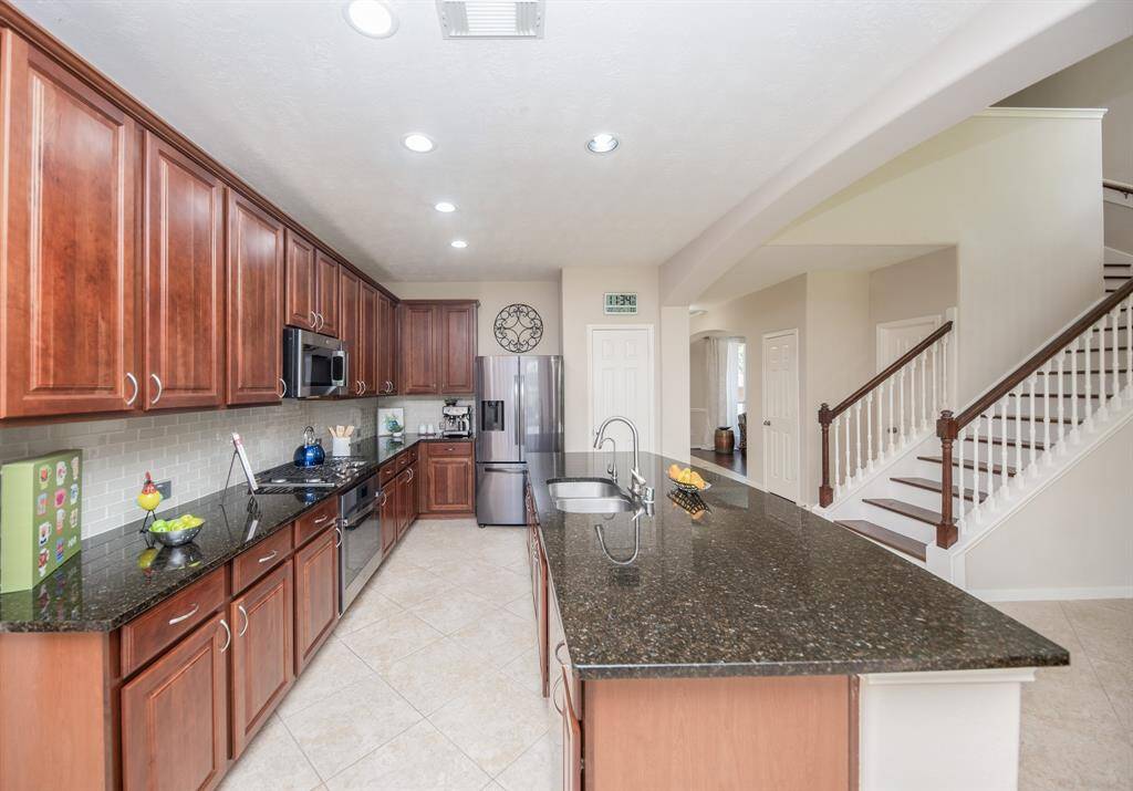 Another view of the kitchen.