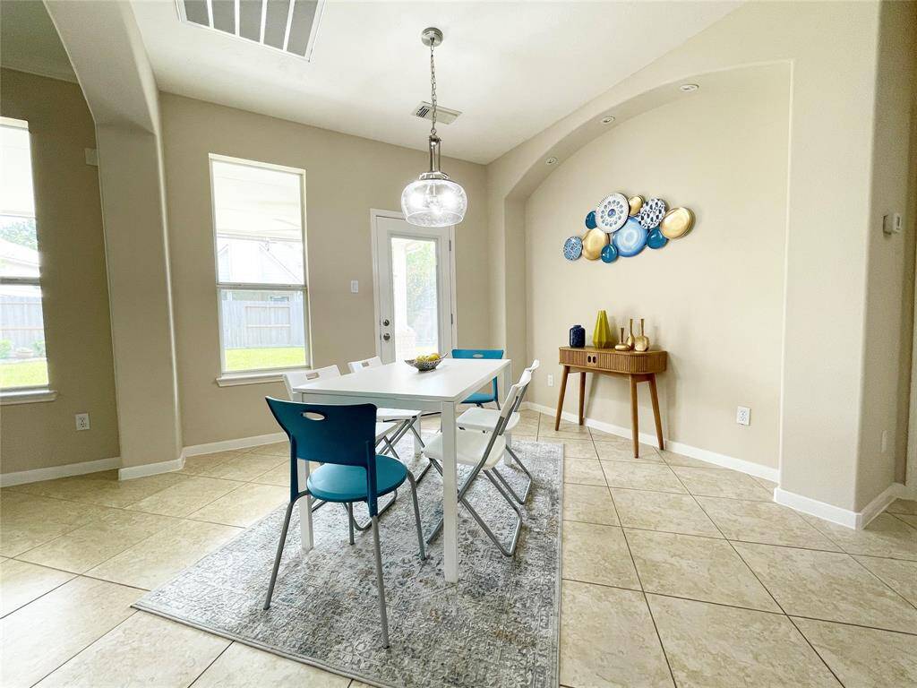 View of the breakfast room.