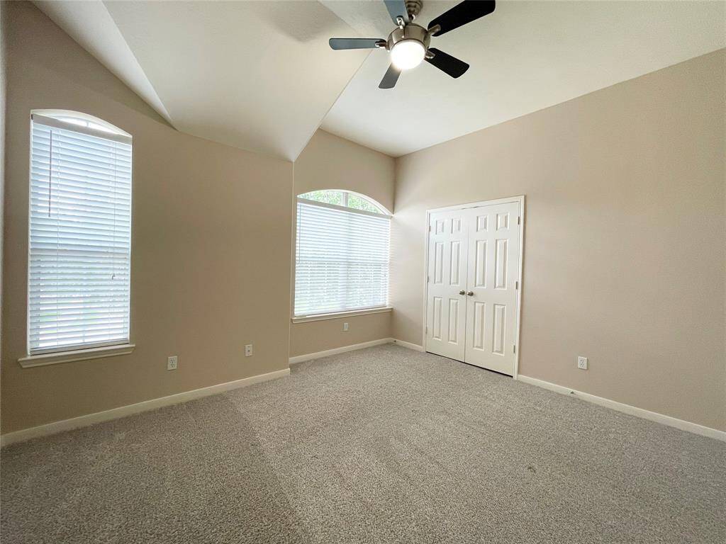 Secondary bedroom.