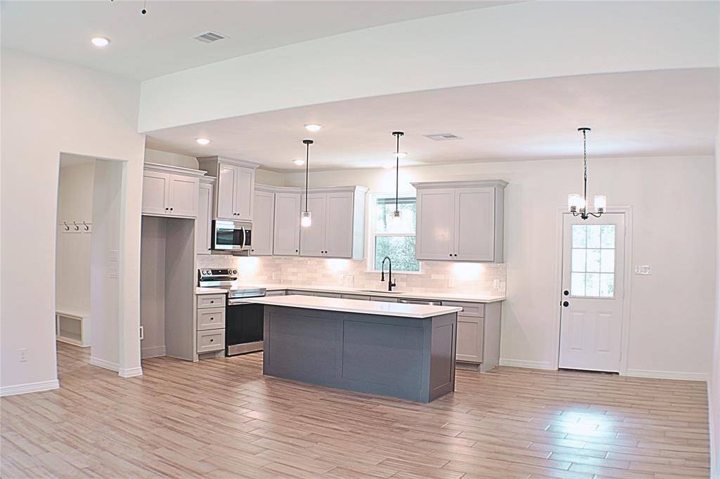 Kitchen/ Dining Area