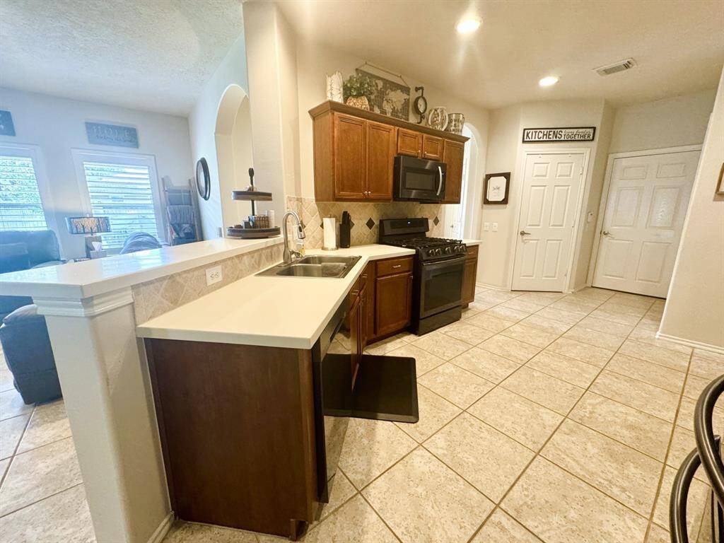This is a wonderful kitchen and stove is gas!