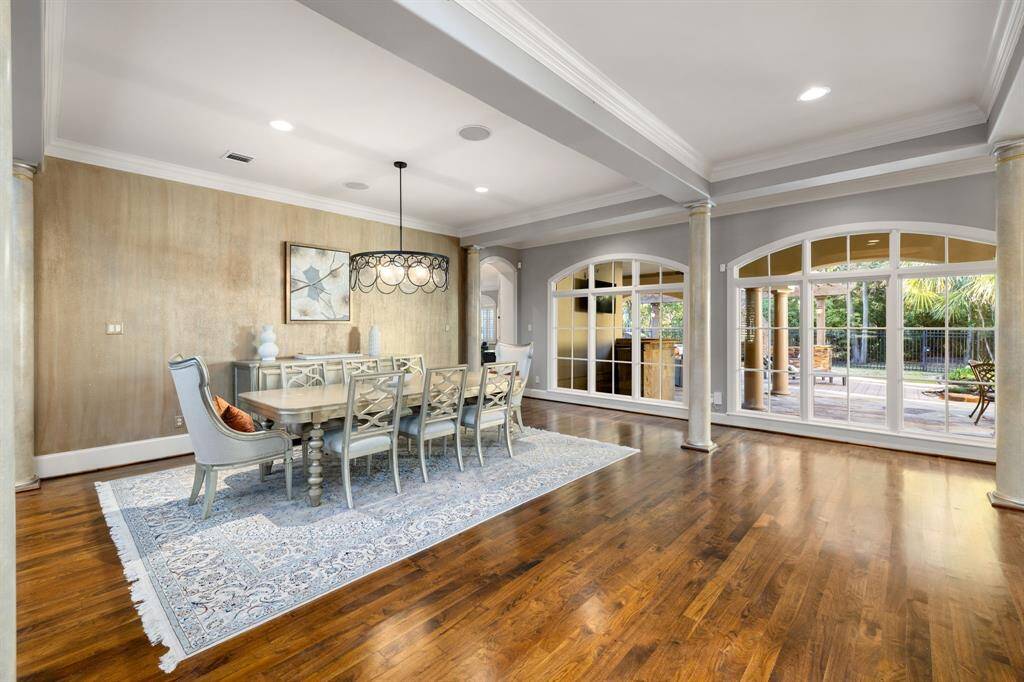 Formal dining room