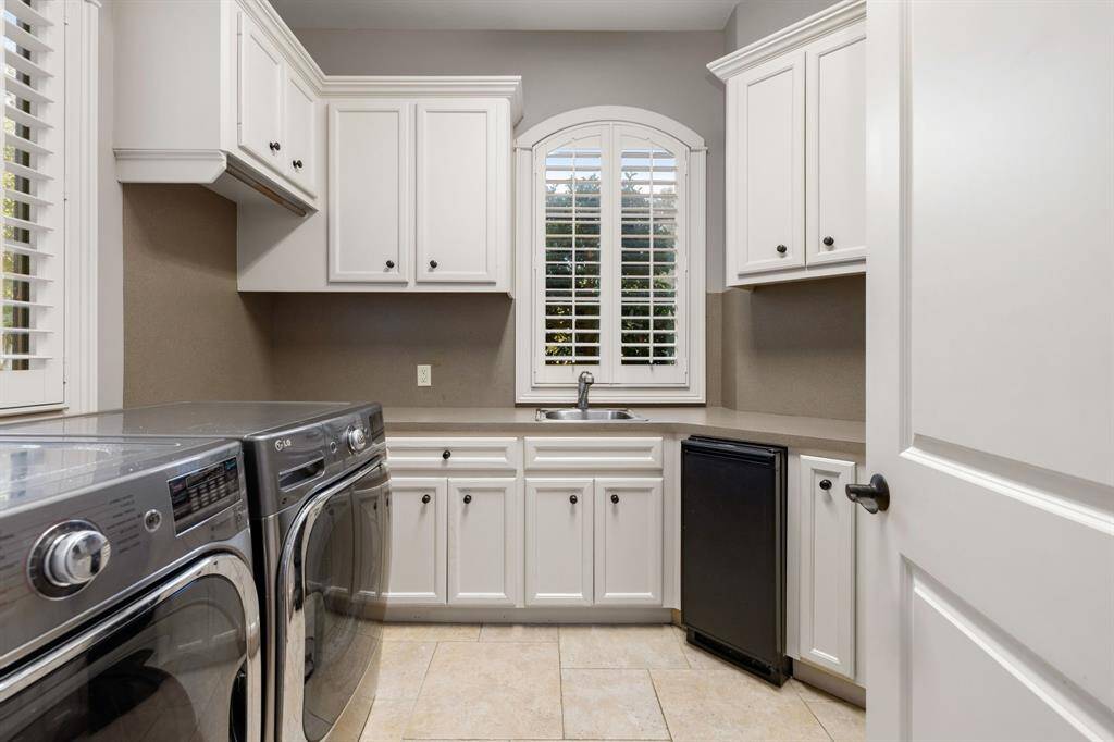 Huge laundry with ice maker and fridge