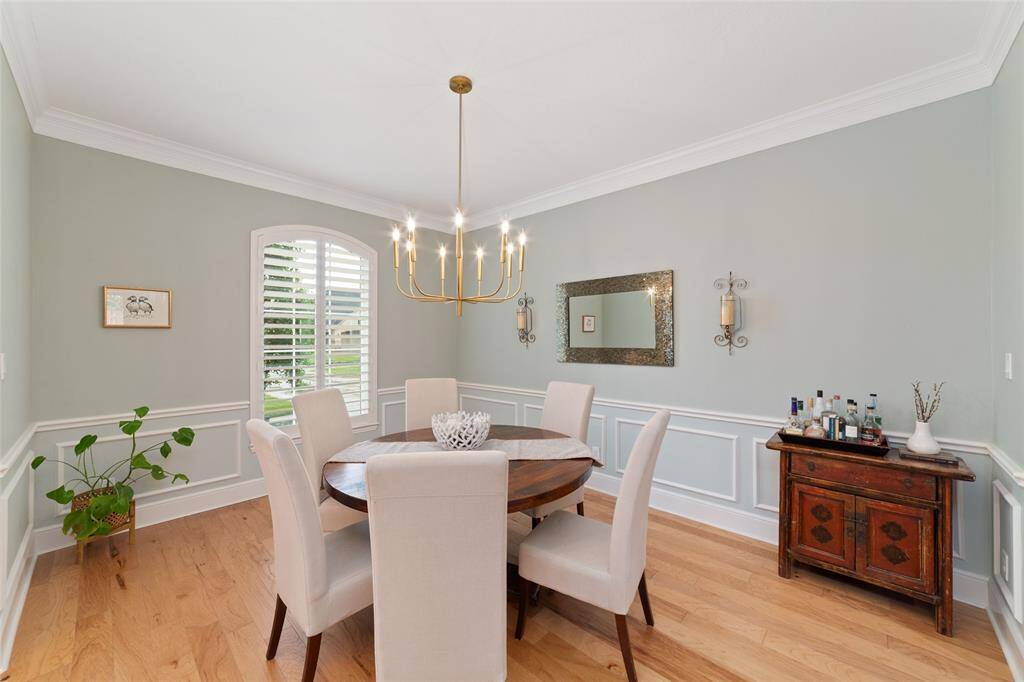 Elegant formal dining w stunning molding.  Perfect place to entertain your family and friends.