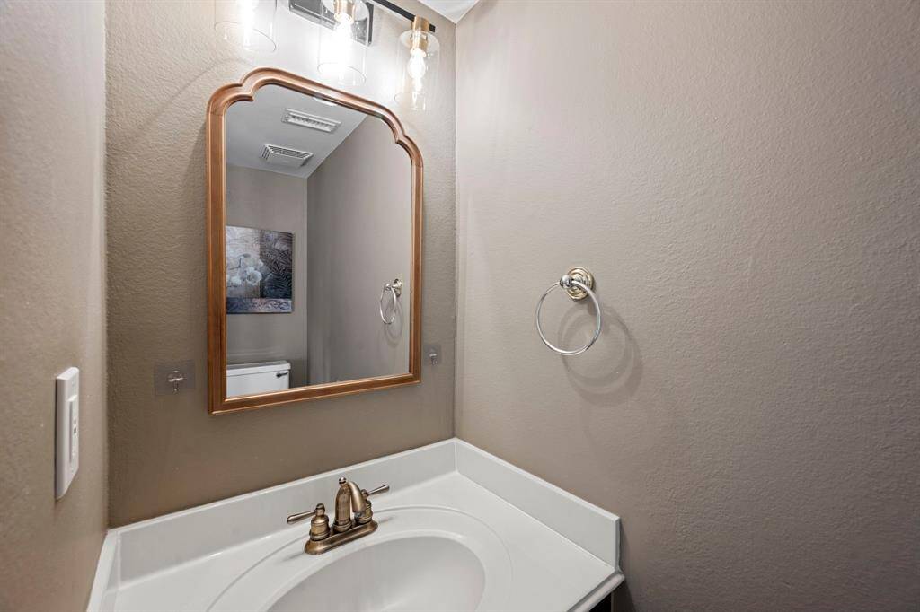 Half Bath - Conveniently located between dining and kitchen.